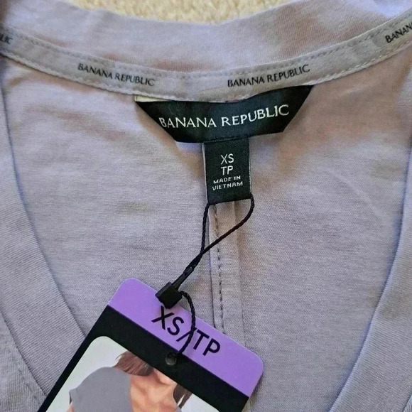 NWT Banana Republic V-neck Top Pale Purple Rolled Sleeve XS Cotton Blend Tee - Picture 8 of 13